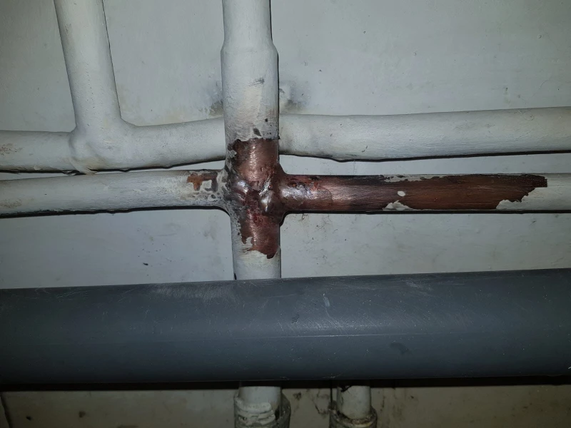 Tuyau cuivre rouille corrosion