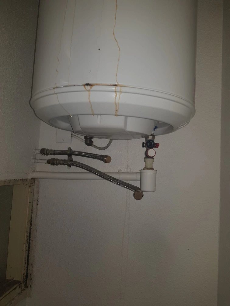 Tuyauterie salle bain robinet